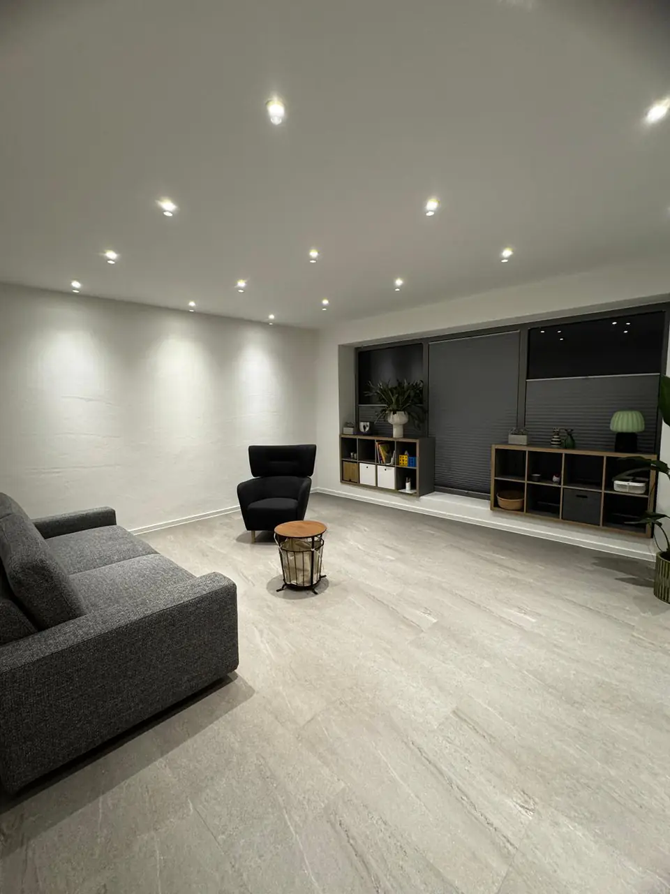 Innenausbau mit LED-Einbaustrahlern in der Decke